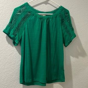 Green eyelit top. Size medium.